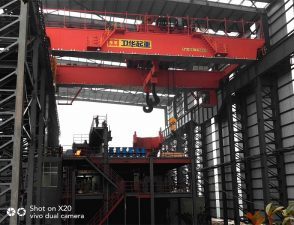 桥式起重机与门式起重机 结构与应用的比较