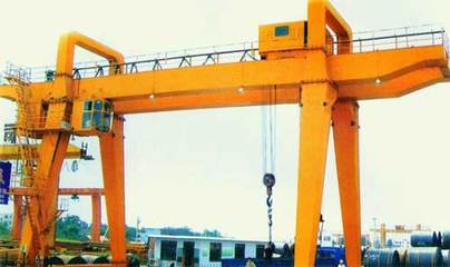 桥式起重机与门式起重机 功能、结构与应用场景解析